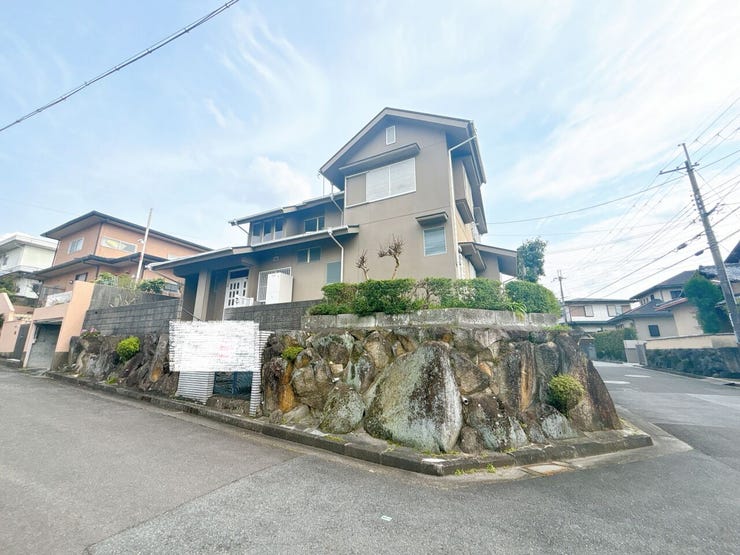 あたたかな陽が差し込み、優しい風が吹き込む陽当り・通風良好な立地です。