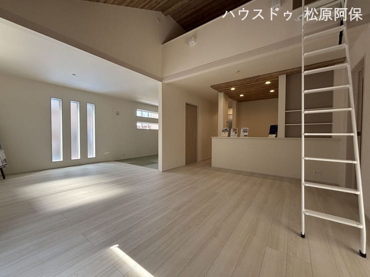 20.25帖のLDK+5帖のタタミコーナー