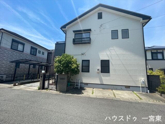 2階全室南向き、スーパーも近く利便性の良いおうち。