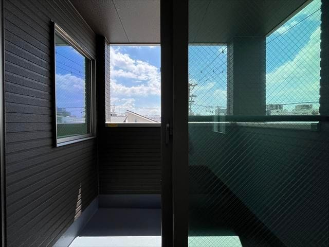 南西に向けた使い易いバルコニー。観葉植物などを置いて癒しのリラックス空間にするのも素敵ですね。