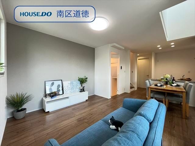 家族みんなが思いのままにくつろげるリビング。一緒にテレビを観たり食事をしたり、同じ時間を共有できる温かい空間となります。