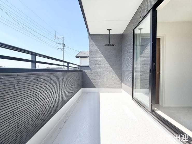 ■空の下の開放的な特等席■日光浴や読書、外の空気を感じながらリフレッシュ。暮らしを豊かにする、もう一つの心地よい空間です。