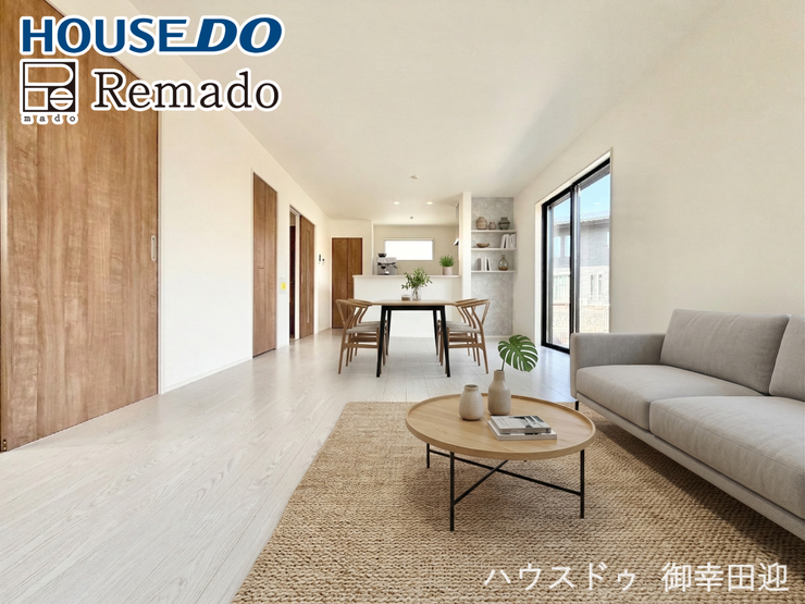 【リビング】
■家族の笑顔が集う中心地■お気に入りの家具を迎え、窓からは心地の良い光が差し込みます。※CGで家具を配置しています。