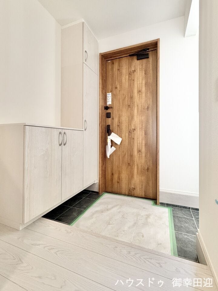 ■「ただいま」の安堵をくれる場所■訪れる人を迎え入れ、帰るたびにホッと一息つける、明るく機能的なエントランス。