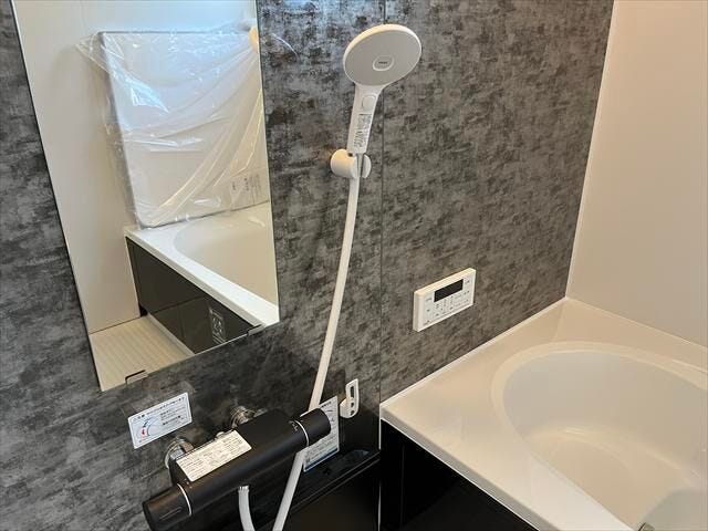 ◆シャワーヘッド◆INAX製のシャワーヘッドです。手元止水スイッチで節水・省エネ!自動お湯はり機能や追い焚き機能がついた給湯システムです。