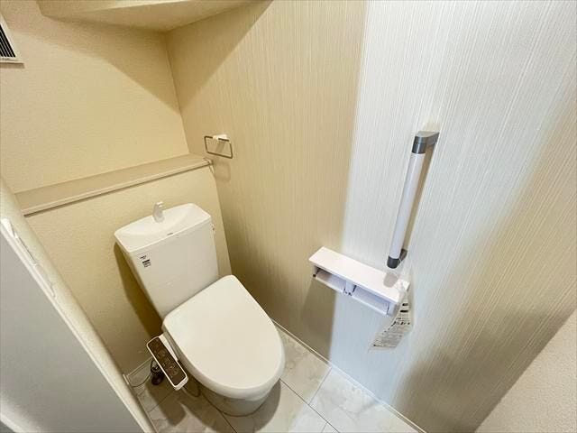 1階:無駄のないシンプルなトイレは、お好みに合わせた空間づくりが楽しめます。