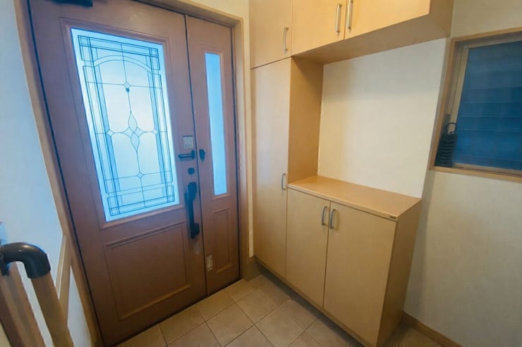 収納が充実した使いやすい玄関♪
家族の出入りが多くても整えやすい、機能的なスペースです!
※AIによる家具消しを行っております。