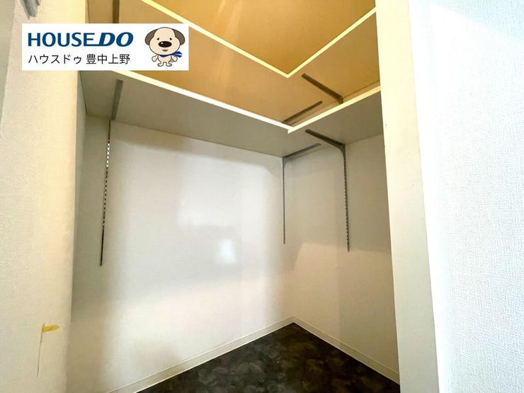 キッチン横に大容量のパントリーがございます!