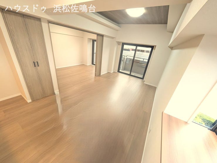 リビング全景※クロス、床、建具新品♪※一部画像加工処理しております。