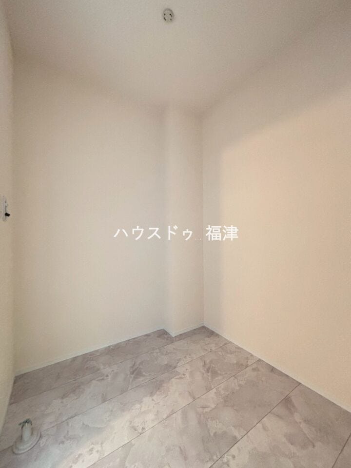 ランドリールーム♪室内干しも出来ます♪
雨の日の洗濯物も安心です。
《福津市西福間3丁目 新築戸建》