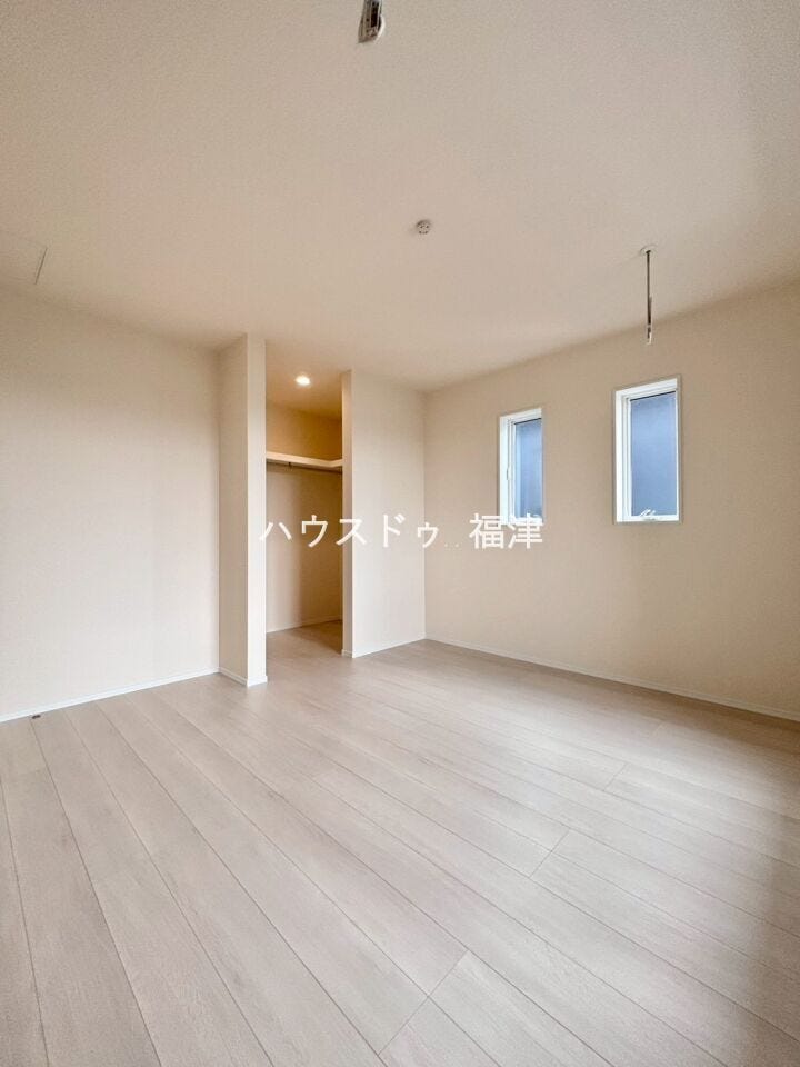 約7.5帖の洋室です♪
ウォークインクローゼット完備したお部屋です。
《福津市西福間3丁目 新築戸建》