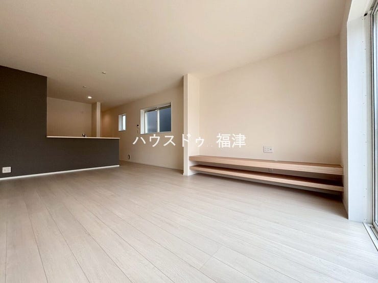 リビングは、ホワイトと木目調の内装。
落ち着いた雰囲気に包まれて、
ゆったりと家族団らんのひとときを過ごせます♪
《福津市西福間3丁目 新築戸建》