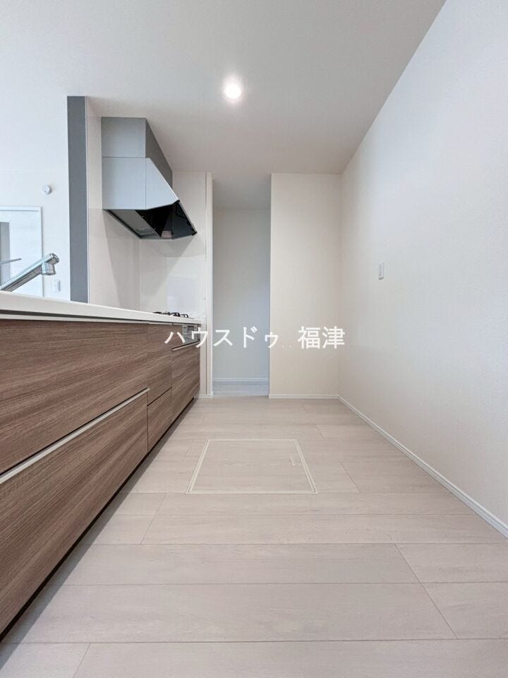 ゆとりのあるキッチンスペースは
ご家族とのコミュニケーションも増えそうです。
一緒にお料理ができる広さを設けました。
《福津市西福間3丁目 新築戸建》