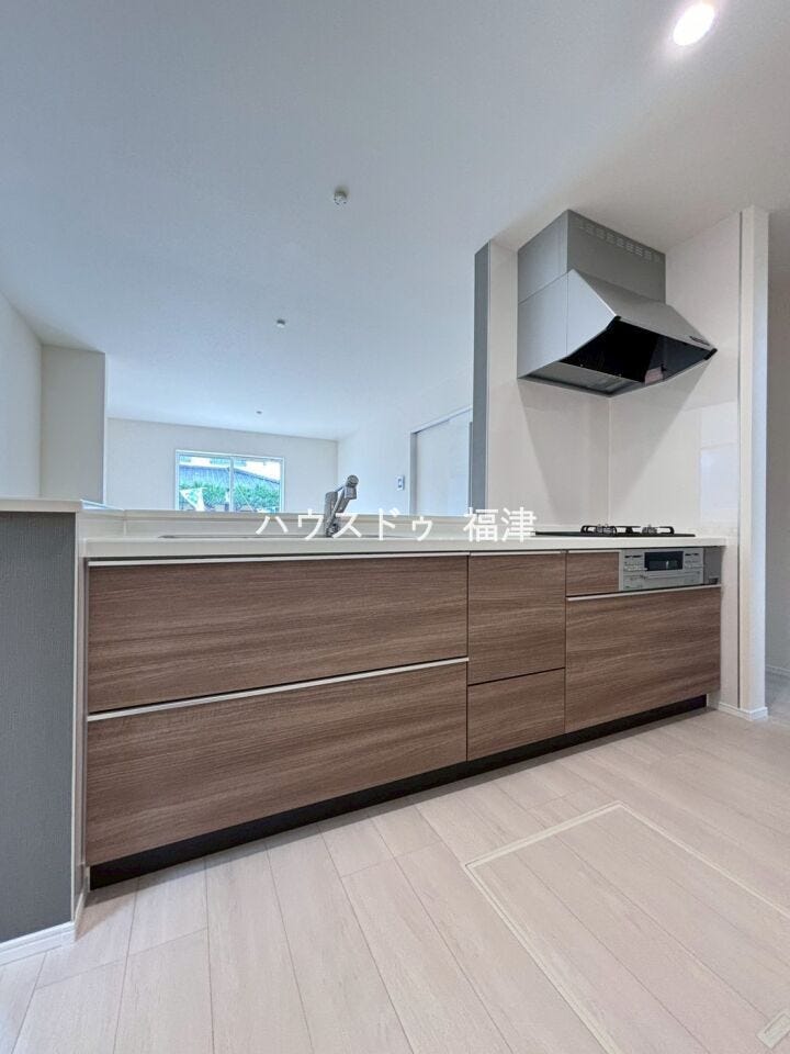 1番上から1番下までしっかり収納!
調理器具や調味料などがすっぽり収まり、
出し入れも簡単なスライドタイプ♪
《福津市西福間3丁目 新築戸建》