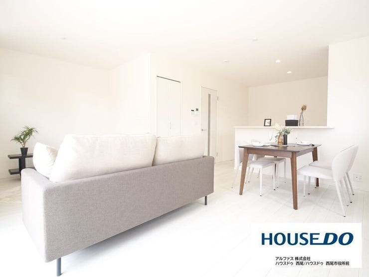 【同型写真(リビング)】
*家具置きイメージ画像*