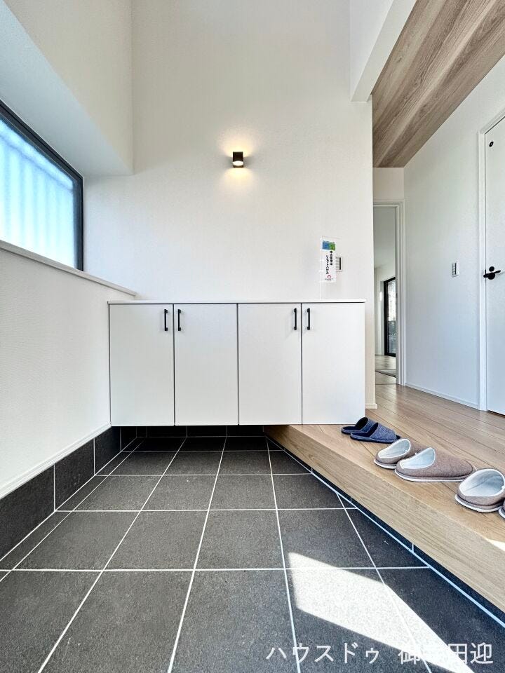 ■「しまう」が叶える美しい玄関■大容量のシューズボックスがあることでいつも整理された、気持ちの良い「家の顔」を保てます。