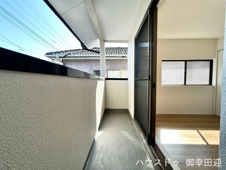 ■空の下の開放的な特等席■日光浴や読書、外の空気を感じながらリフレッシュ。暮らしを豊かにする、もう一つの心地よい空間です。