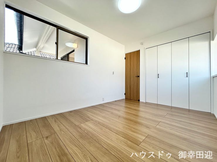 ■2階6.0帖洋室②■寝室、書斎、趣味の部屋。家族の成長やライフスタイルに合わせ、様々な使い方ができる快適な空間です。