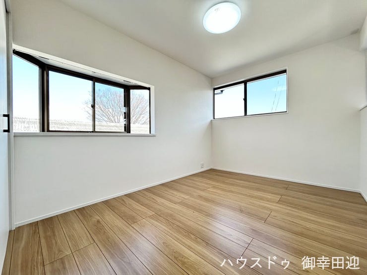 ■2階6.0帖洋室②■寝室、書斎、趣味の部屋。家族の成長やライフスタイルに合わせ、様々な使い方ができる快適な空間です。