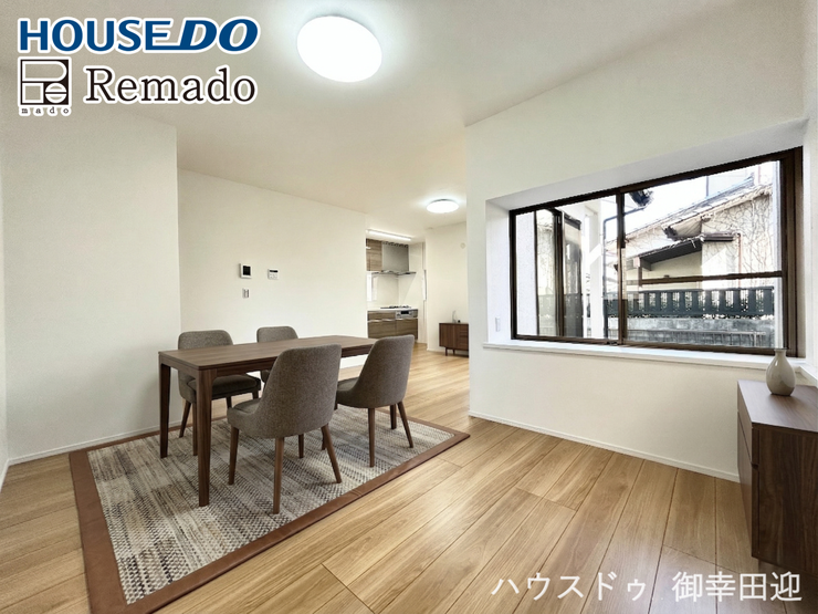 【リビング】
■家族の笑顔が集う中心地■お気に入りの家具を迎え、窓からは心地の良い光が差し込みます。※CGで家具を配置しています。