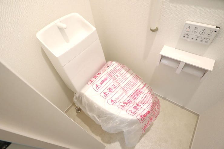 トイレ 同仕様
温水洗浄便座♪
寒い季節も快適です♪