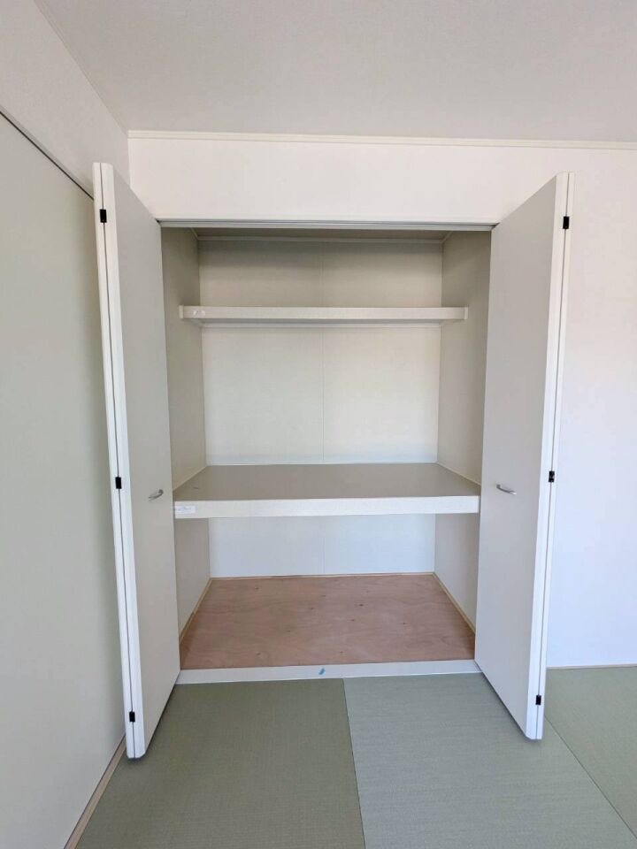 和室の収納です。おもちゃやお布団等の収納に便利です。