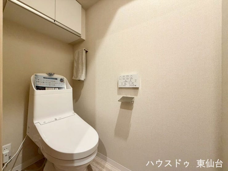 シンプルイズザベストトイレ♪もちろん温水洗浄便座付きです♪