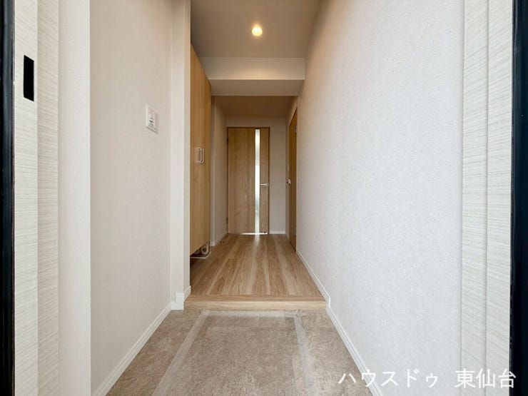 凹凸を少なく、圧迫感の抑えられたおもてなしの玄関です♪