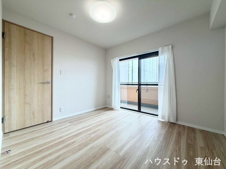 5.6帖の洋室です♪家具の配置がしやすいきれいな形の洋室です♪