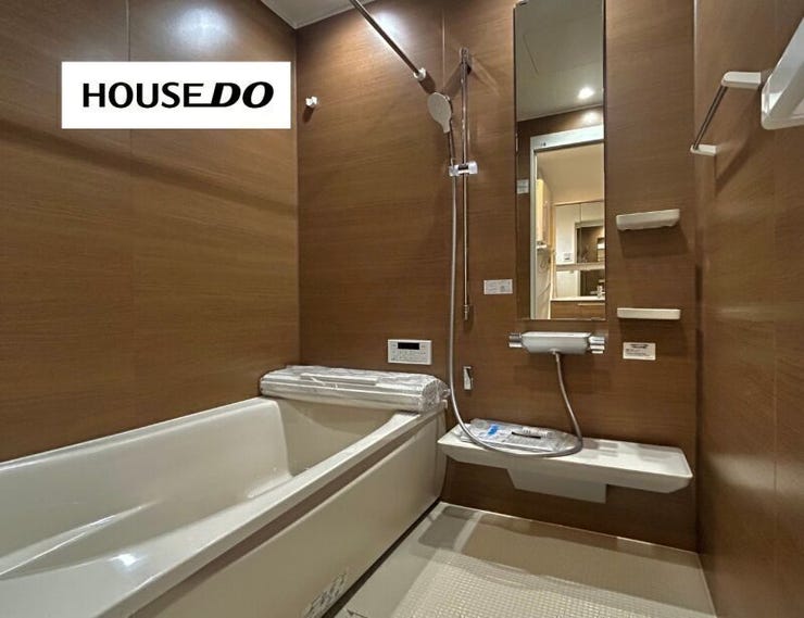 落ち着いた木目パネルの浴室!ゆったり入浴できる癒しの空間です♪