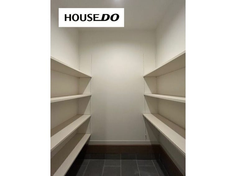 大容量のシューズクローク!ベビーカーやゴルフバッグも収納可能です♪