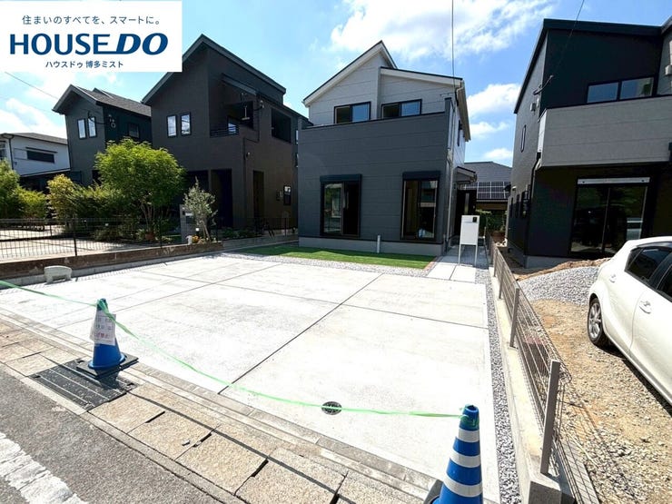 【大野城市若草 新築戸建て】■駐車スペース3台分■ウォークインクローゼット2つで、お住まいの収納力をアップ!