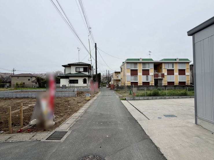 周辺は春は桜が綺麗な眺望の丘を始め、緑広がる自然豊かな環境です!利根運河沿いのサイクリングロードでサイクリング、ウォーキング、お子様やペットとのお散歩等々、健康で心豊かな生活をおくることができます!