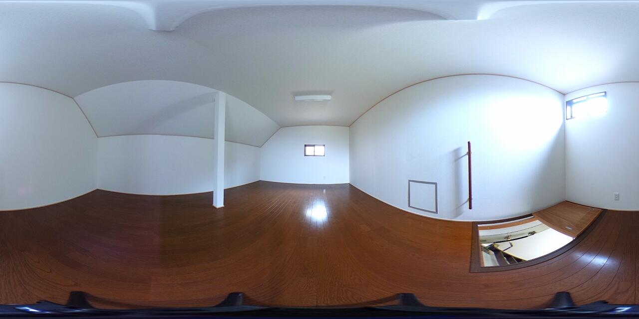 屋根裏収納