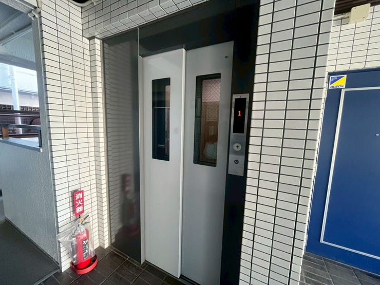 エレベーターになります。