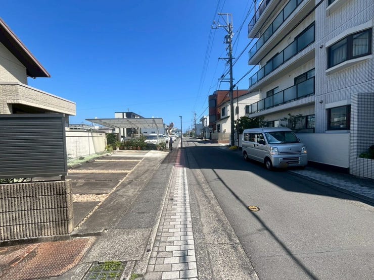 前面道路になります。