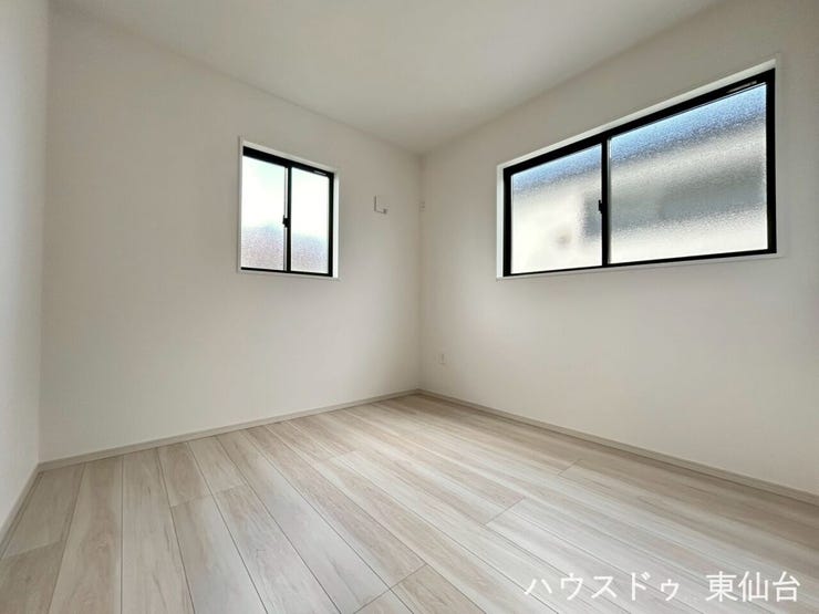 お掃除もラクラクなフローリングです♪