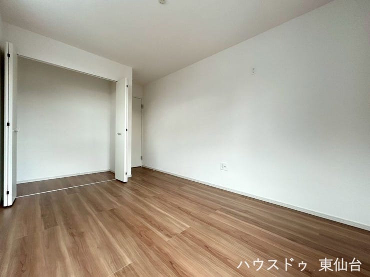大きなクロゼットでお片付けが得意になれそうです♪