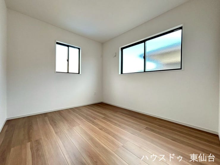 お掃除もラクラクなフローリングです♪