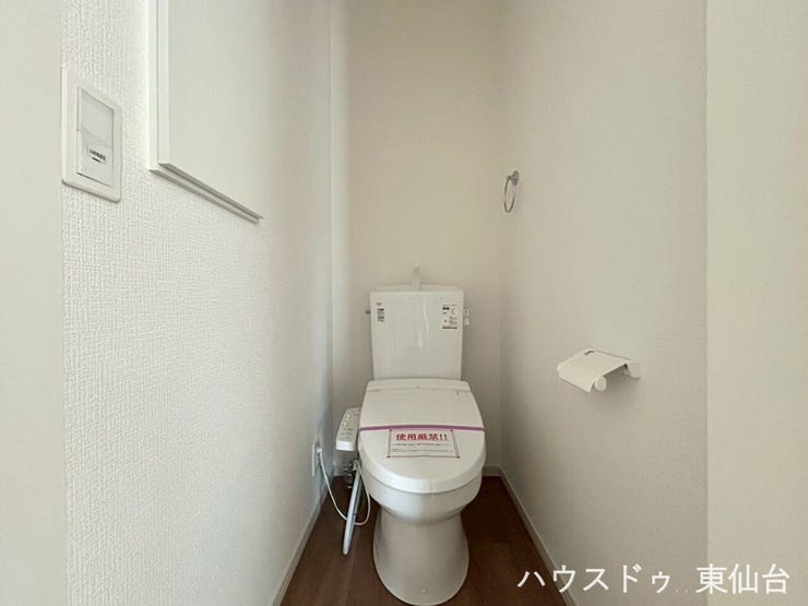 シンプルイズザベストトイレ♪もちろん温水洗浄便座付きです♪