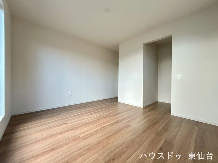 ウォークインクロゼットがあります、衣替えしらずになれそうです♪