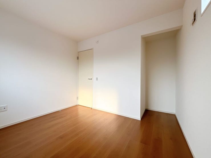 白を基調にした内装でインテリアが引き立ちます◎