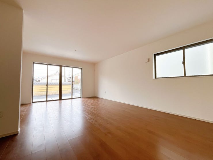 自然光が降り注ぎ明るく広々としたLDK◎