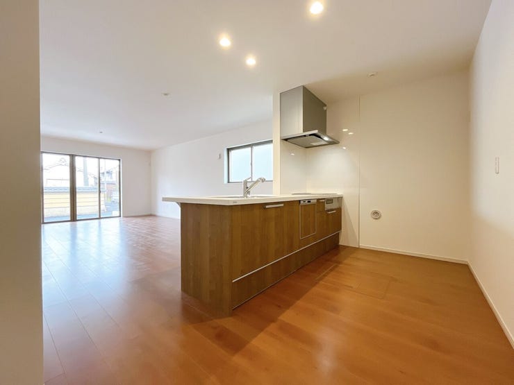 カウンターキッチンなので、お料理をしながらリビングを見渡すことができます◎