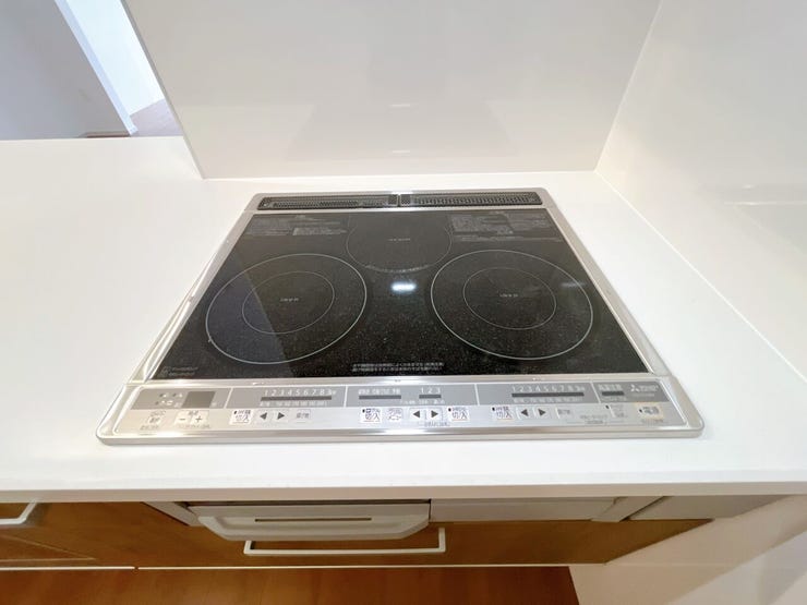 3口コンロなので同時に調理ができ、お料理もはかどります。