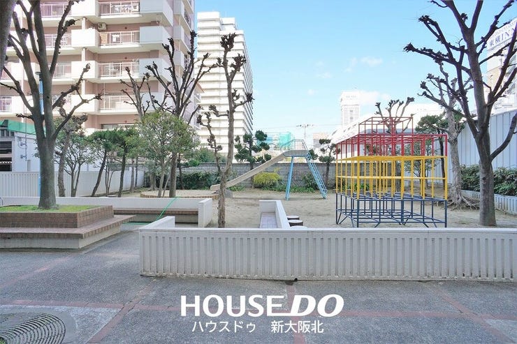 ■敷地内に遊具のある公園があります!
■遠くまで出かけなくてもお子様の遊ぶ場所があるのがうれしいですね♪