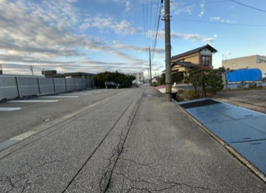 【前面道路】前面道路は幅員約5.3m。