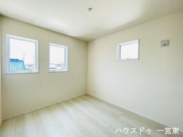 【5.2帖】明るく、収納スペースも完備された洋室は、子供部屋としても、寝室としてもお使い頂けます。