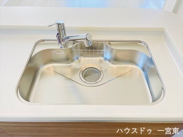 【シンク】錆びにくくて耐久性や耐熱性に優れていてメンテナンスが楽なステンレスシンク。
