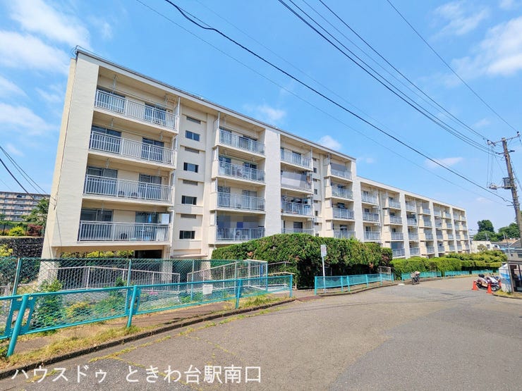 【外観】
陽当たり良好な「若木住宅」。落ち着いた住環境が魅力です。